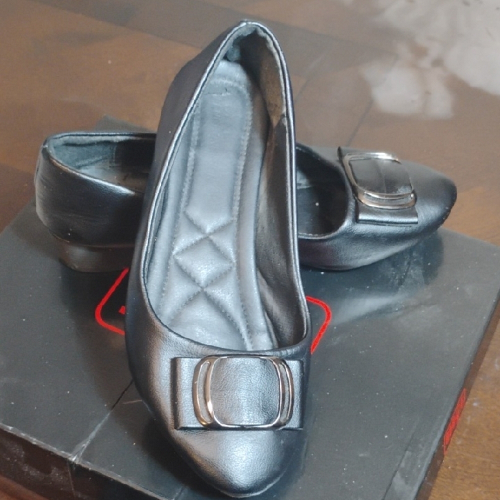 Elegant Black Women's Flats with Buckle